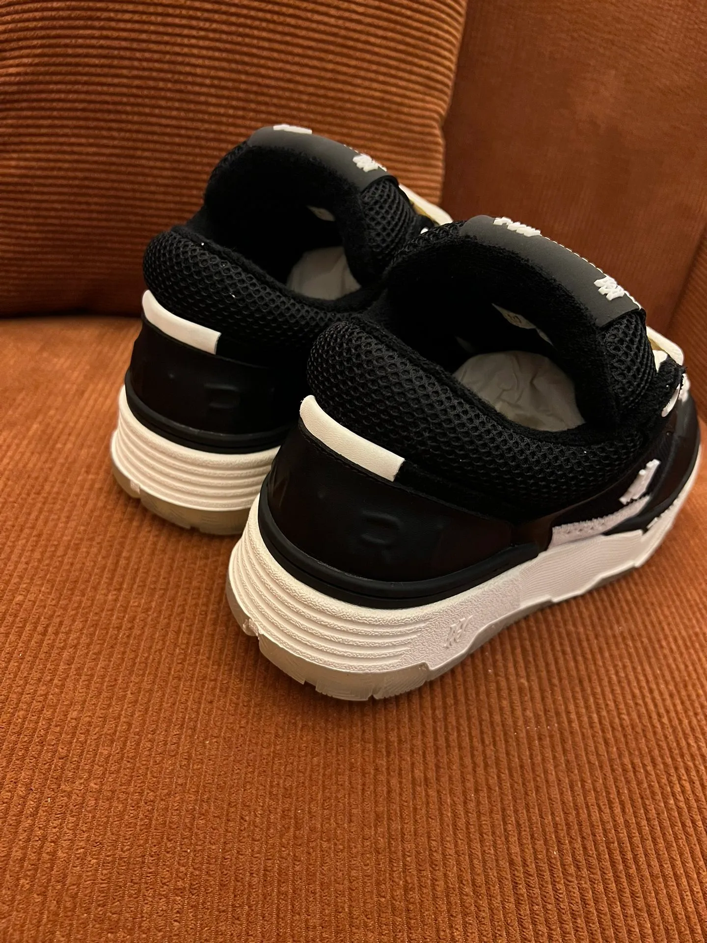 p620💰Men's shoes Amiri Emile's 2023 spring and summer new MA-1 bread shoes, couple models, casual sports shoes, sneakers Amiri gave up the rock punk style in the new season and used a large number of unsaturated colors, Morandi tones, whether you see or wear them, it will make people very happy. The large tongue of the bread shoes continues, shortens the length of the shoe body, thickens the midsole, and the toe part is more rounded. Amiri's brand letters and MA logo appear on the side of the shoe. Fabric: Original customized imported first-layer cowhide + mesh. Lining: Original customized breathable towel lining. Outsole. Foam combination material. Bottom thickness: 4CM. Size: Men's 39-45